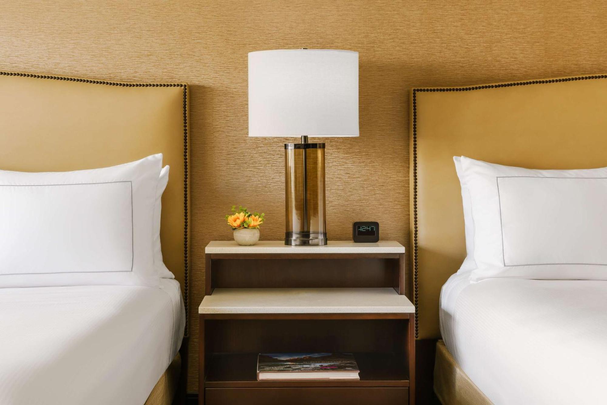 Hilton Phoenix Airport Eksteriør billede